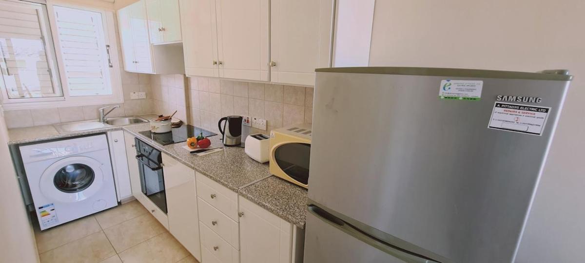 Stay Sunshine Apartment Paralimni Exteriör bild